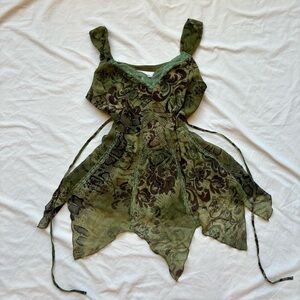 dress barn Green and black fairy tank top with floral lace and snakes skin print